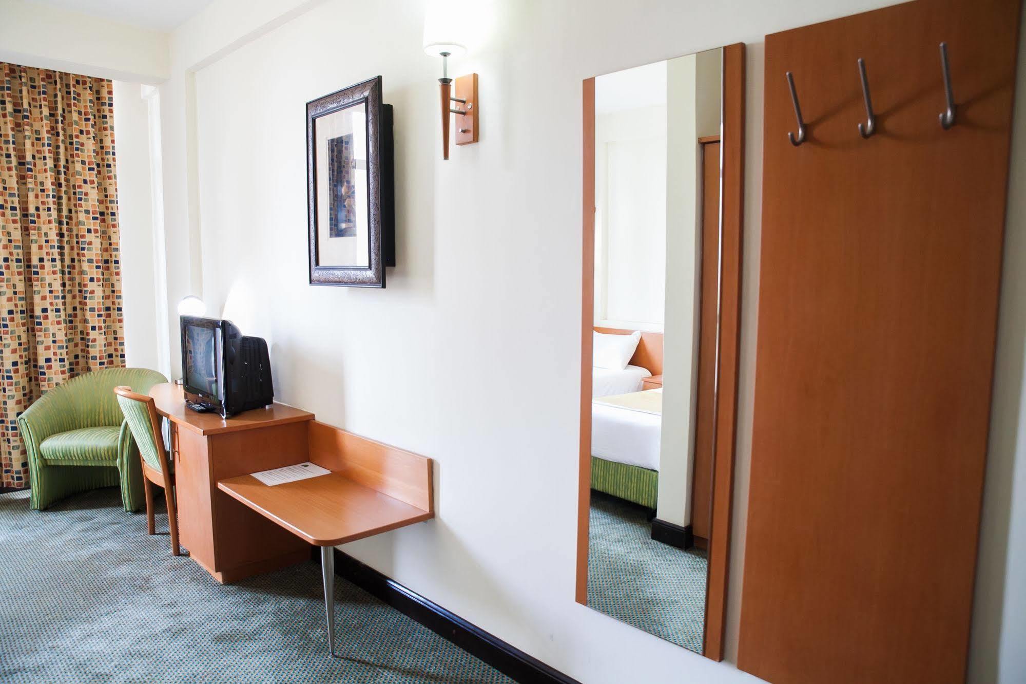 Gorillas City Centre Hotel Kigali Ngoại thất bức ảnh